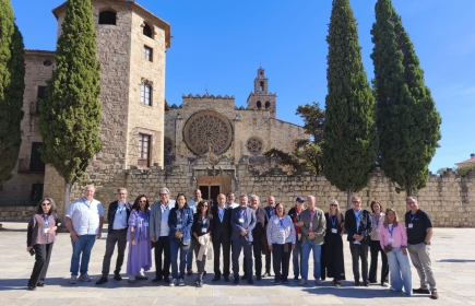 Foto de grupo frente al Monasterio de Sant Cugat