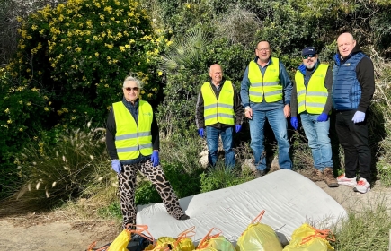 El Rotary Club de Castelldefels recoge más de 115 kilos de residuos en el Parc Natural del Garraf.