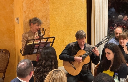 Éxito rotundo en la presentación del nuevo poemario de Mariano Gomá en el Rotary Club de Castelldefels.